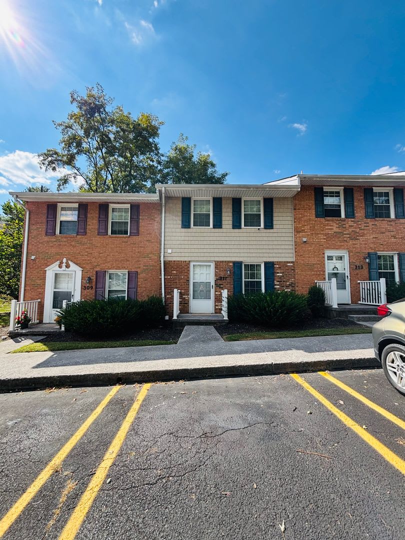 2 Bedroom, 1.5 Bath Townhouse