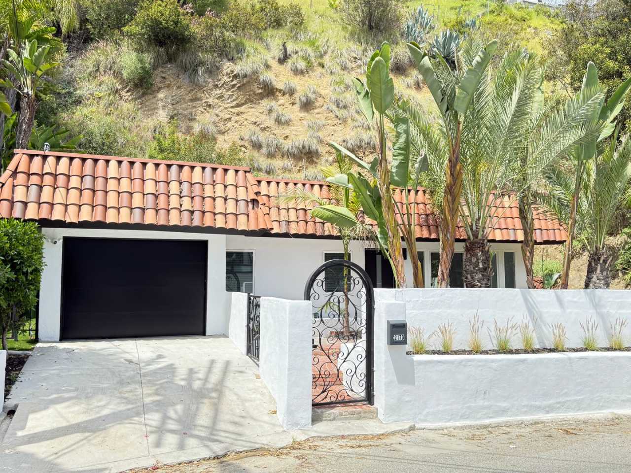 Sunset Plaza Home for Lease