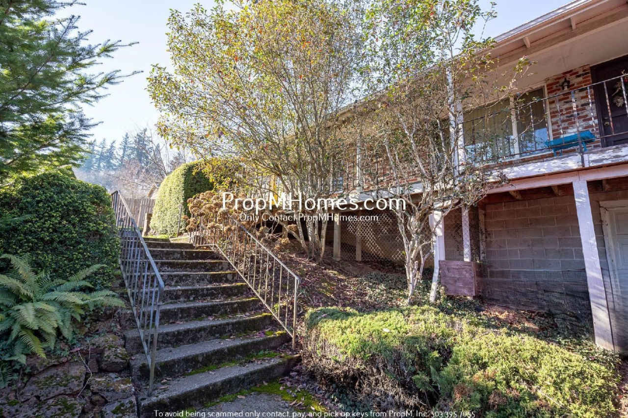 Two Bedroom Escape in the Heart of Oregon City!