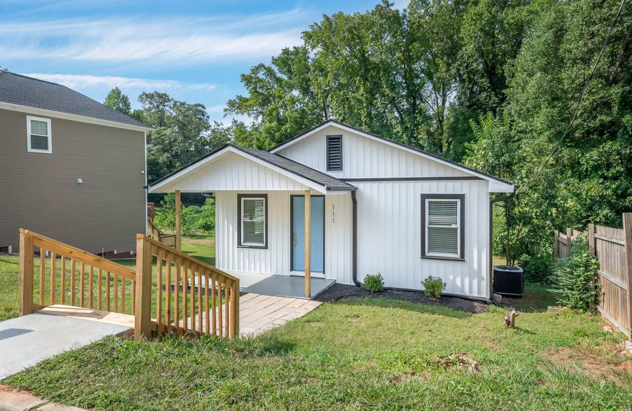 2 Bed, 1 Bath Home in Downtown Greenville Available