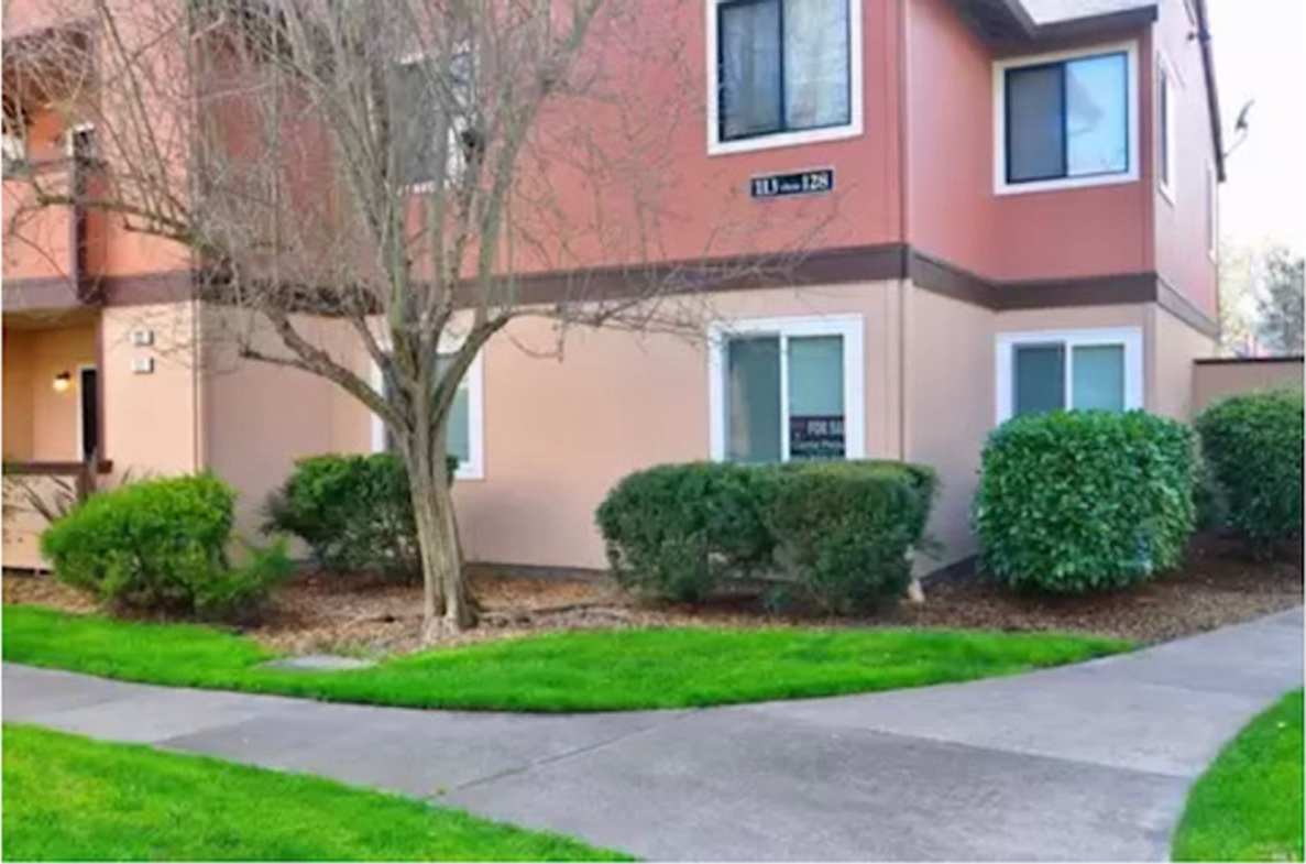 3 bedroom 2 bath Windsong Condo ~ Includes water and garbage~ Co Signers are accepted!!
