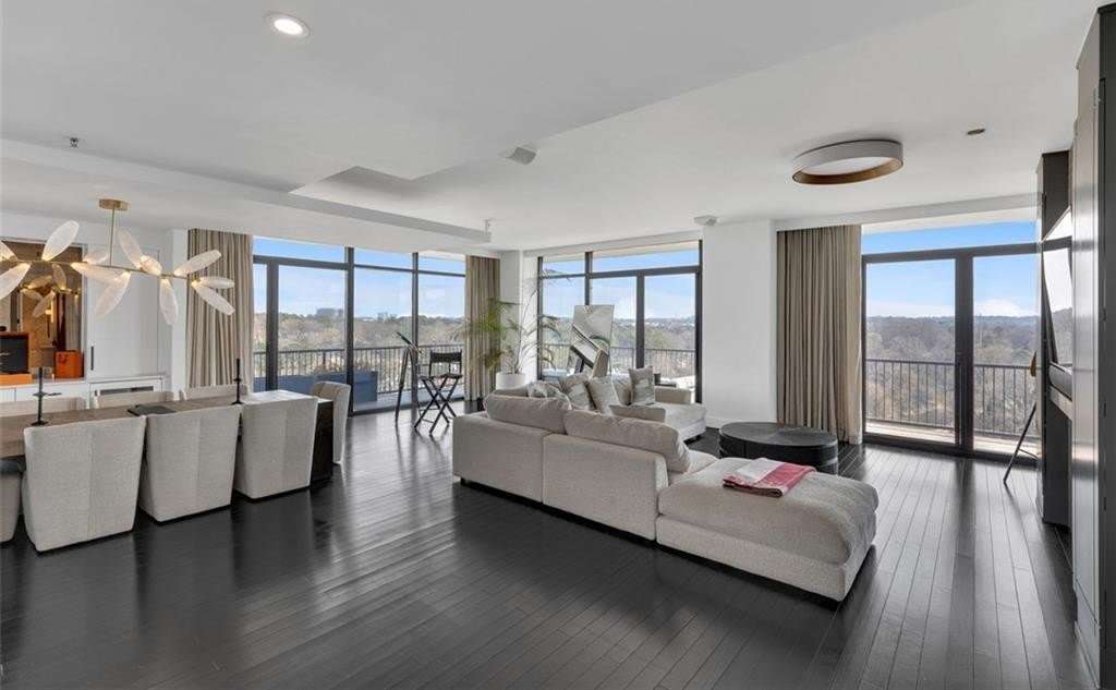 2233 Peachtree Road NE