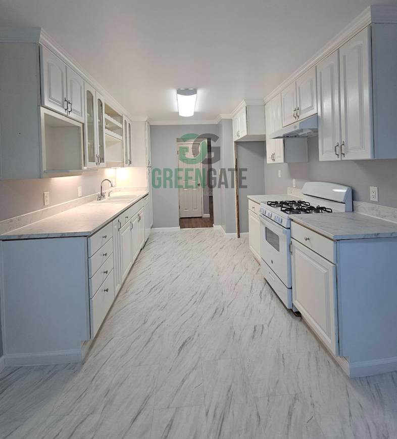 Rent Reduced! 3 Bedroom, 1 Bathroom Home Waiting To Be Yours Today!!