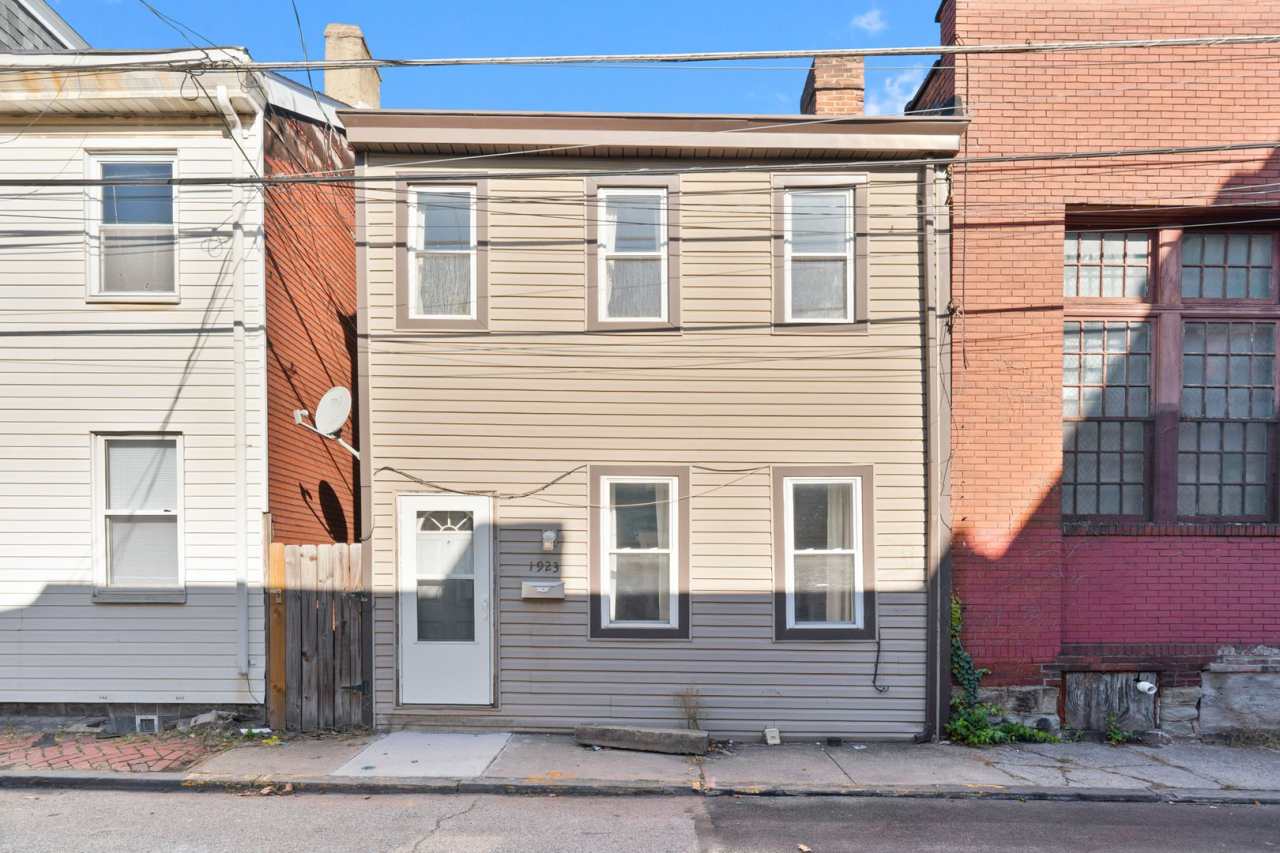 2 or 3 bed 1.5 bath - Southside flats, washer/dryer, central air, private courtyard