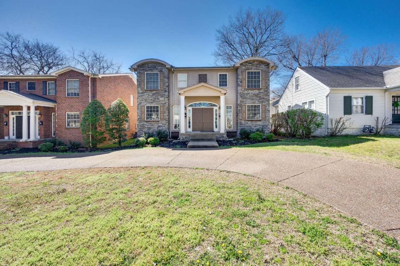 Awesome 2BE/2.5BA duplex Incredible location near Vanderbilt University!