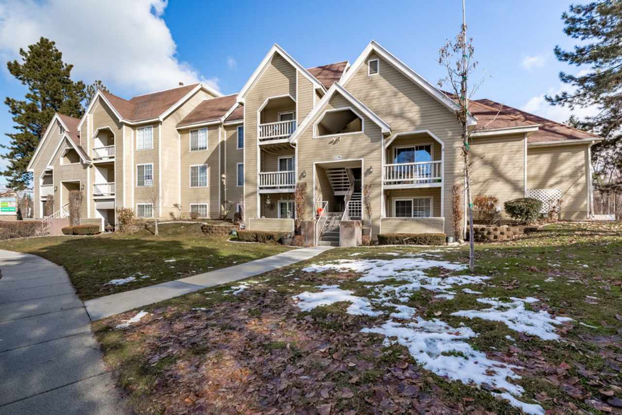 Updated Condo In Excellent Location!!