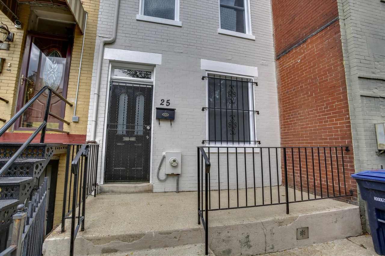 Beautifully Renovated 2BD/1BA Row Home in NOMA w/ W