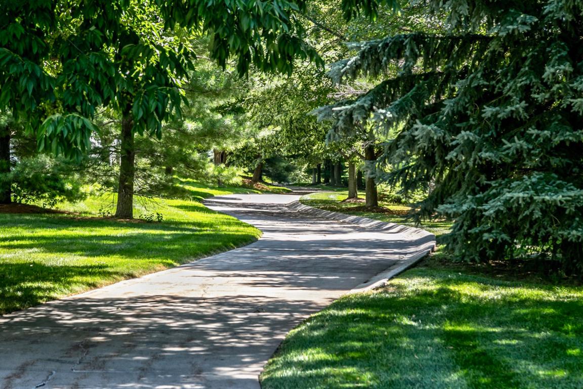Lakeside Hills Apartments