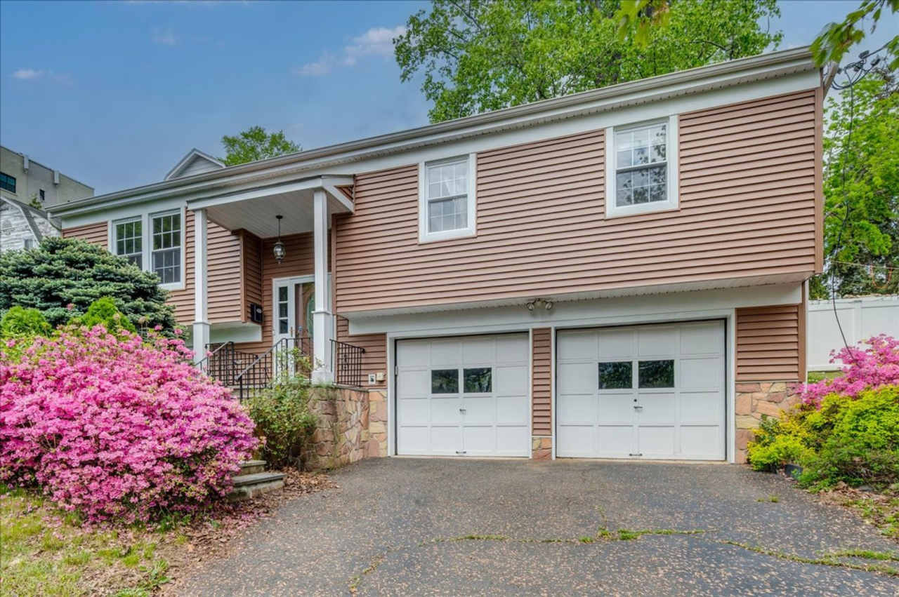 Heathcote Hill neighborhood 3 Bedroom 2 Bath Home