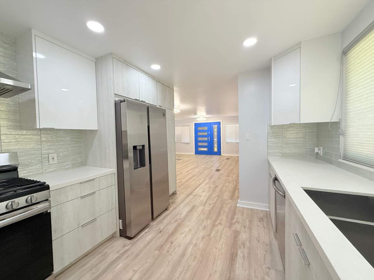 AVAILBLE NOW !! 2 Bedroom 2 Bathroom Apartment in Palm Springs!