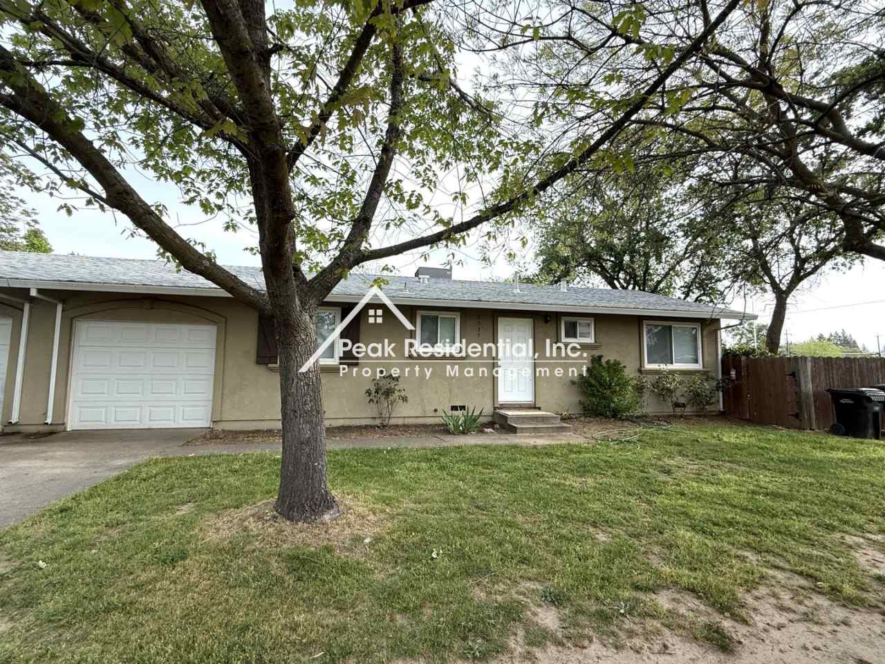 Wonderful Orangevale 3bd/1ba Duplex with 1 Car Garage