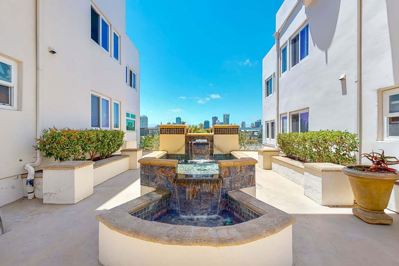 Stunning Condo with Downtown Views – Prime San Diego Location!