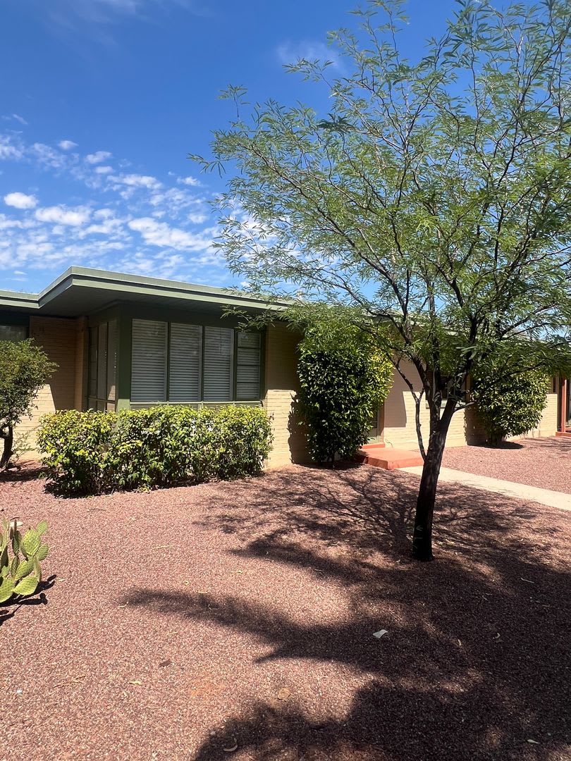 Comfortable  Cozy 2 Bedroom Townhome Walking Distance to Reid Park