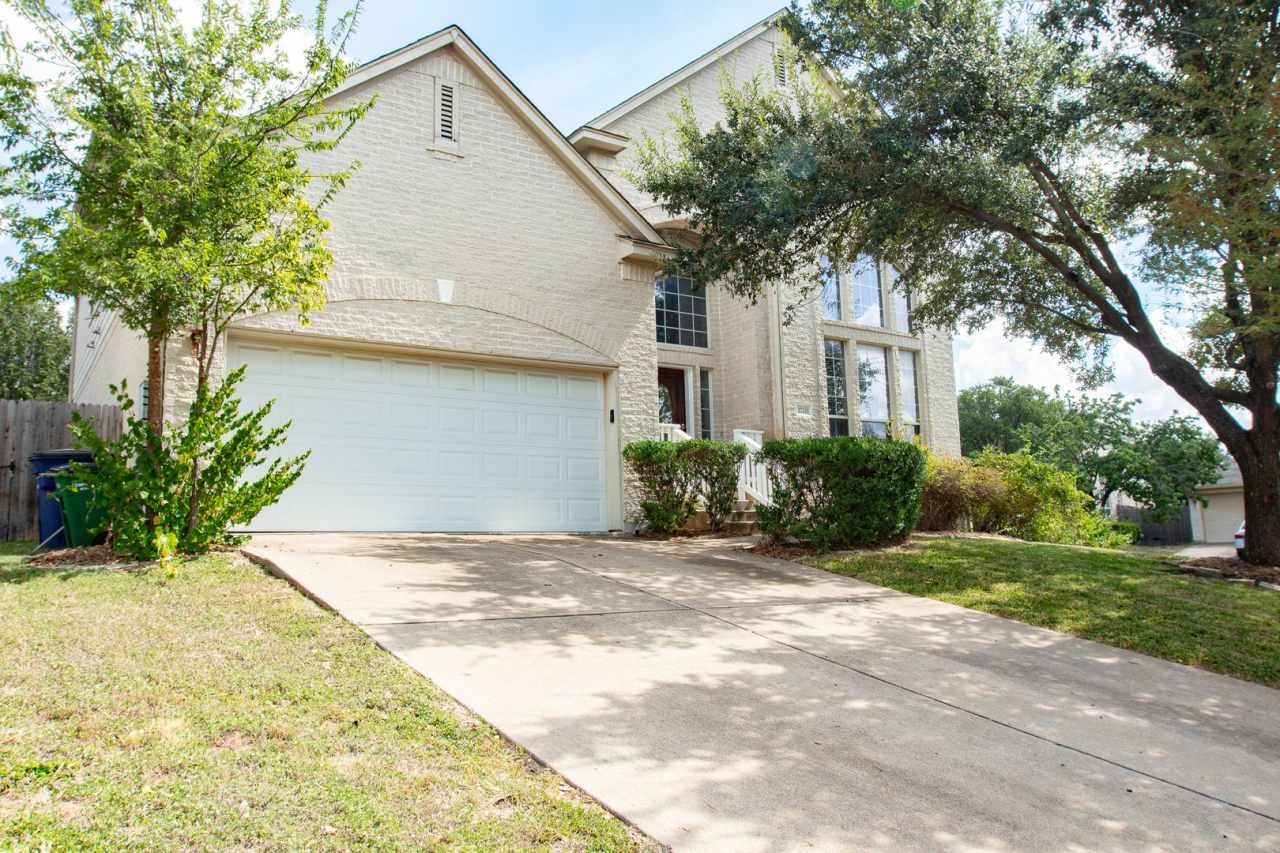 Two story home on large lot in the Ridge at Scofield Farms