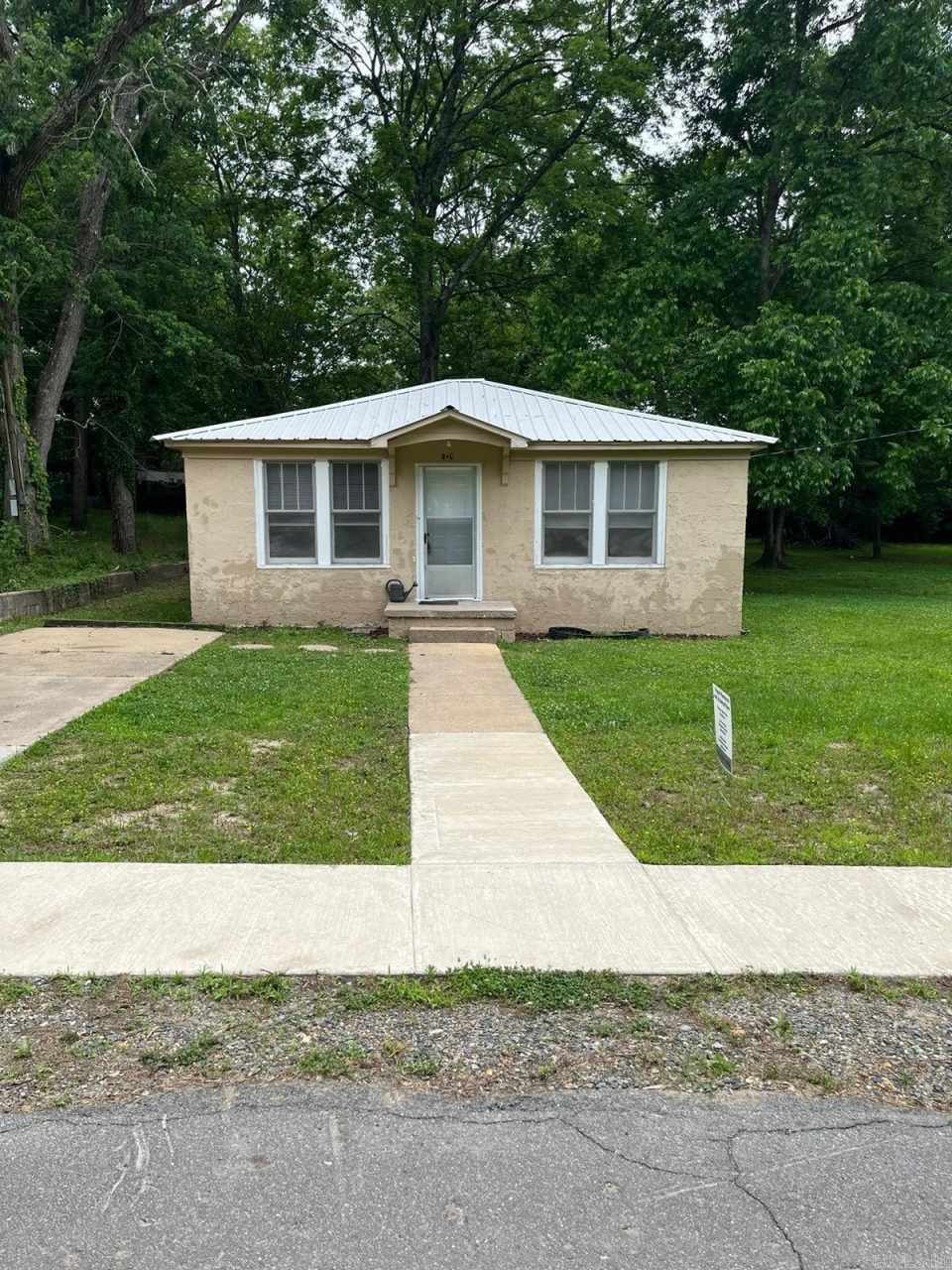 223 W Highland Avenue