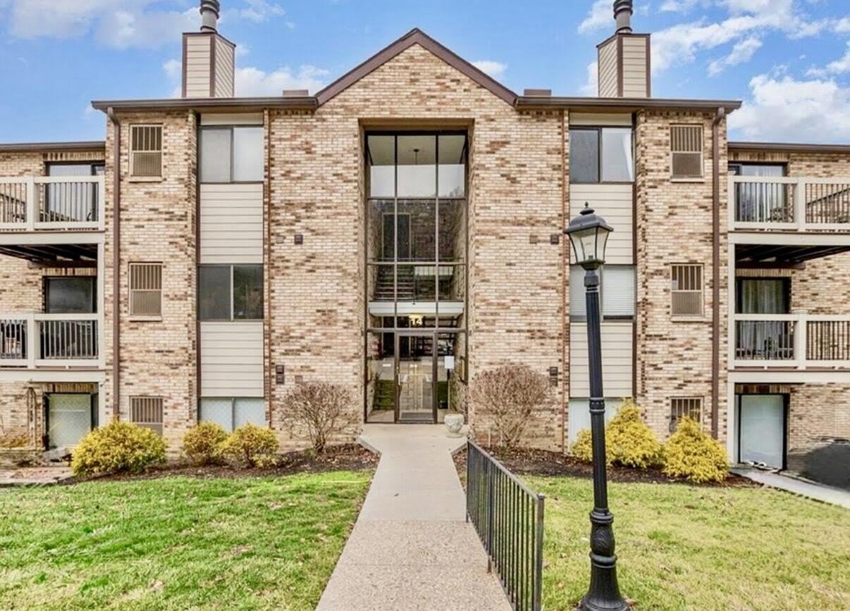 14 Woodland Hills Drive unit: 8