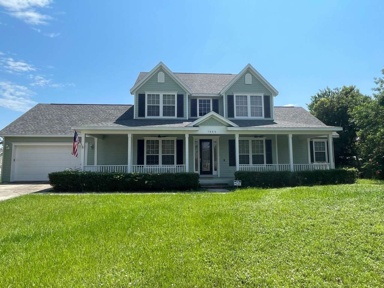 3/2.5 Home in St Cloud located on 1 acre!