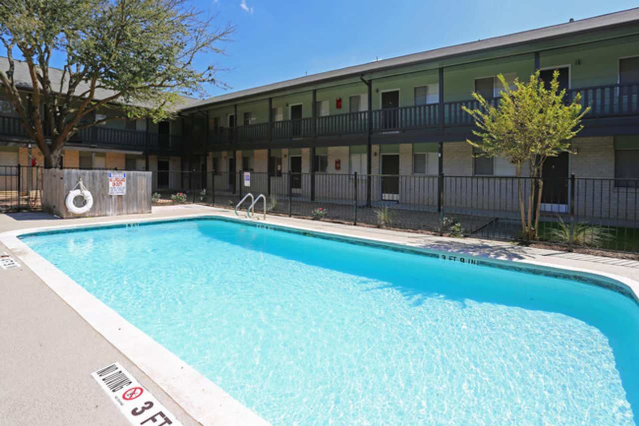 Robinson Manor Apartments