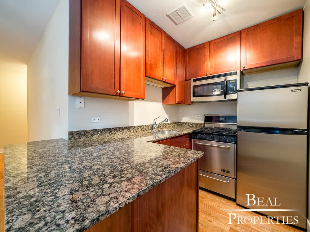 627 W Wrightwood Ave