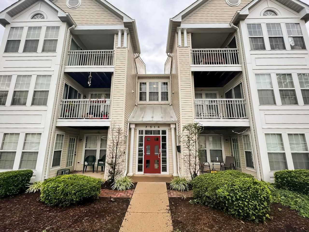 Stylish and Light-filled 2 Bedroom 2 Bathroom Condo in Desired South Meadows