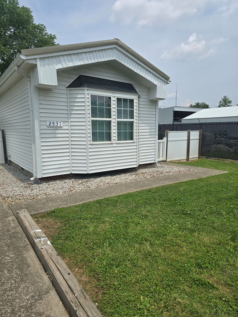 Charming 2 Bed, 1 Bath Home on Secluded Dead-End Street – Huge Backyard!
