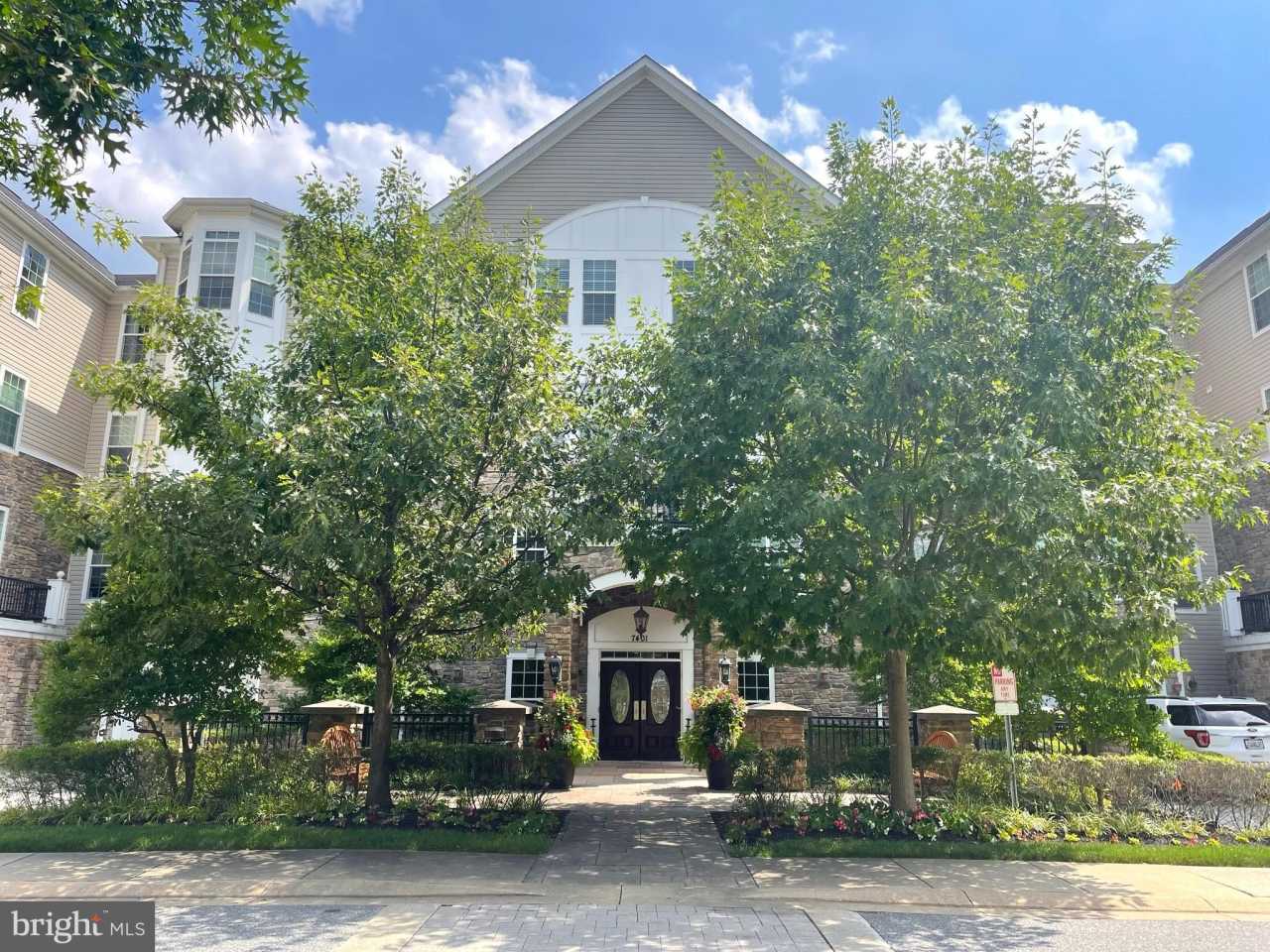 7401 TRAVERTINE Drive unit: 302