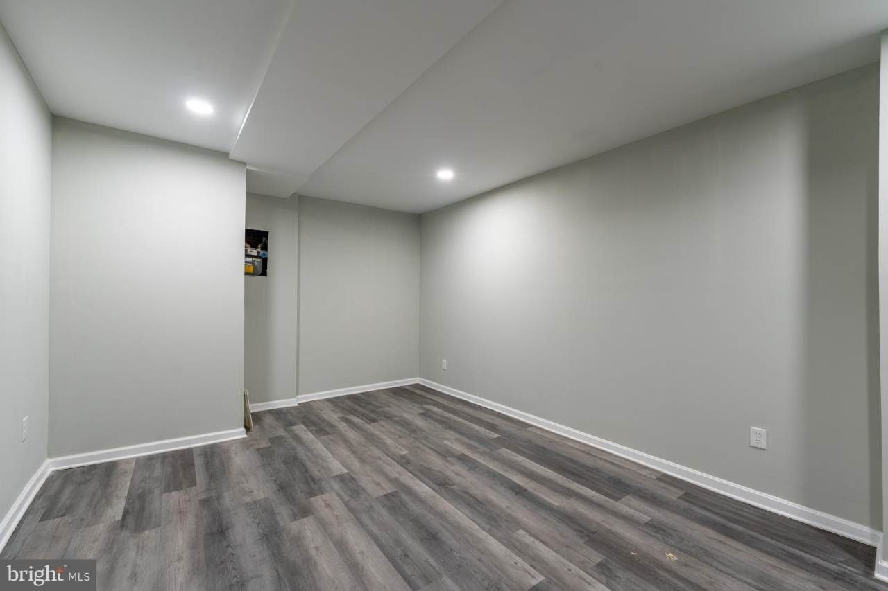 1733 E LAFAYETTE Avenue