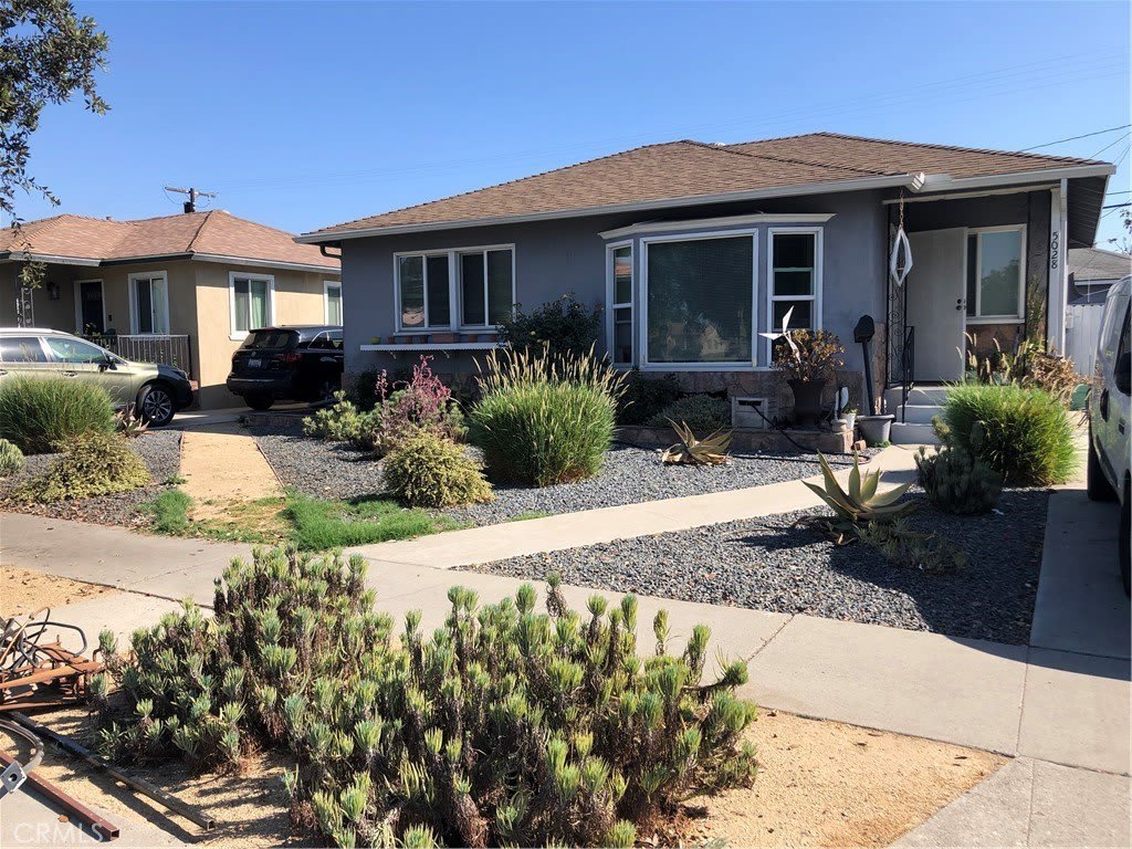 5028 Bellflower Boulevard