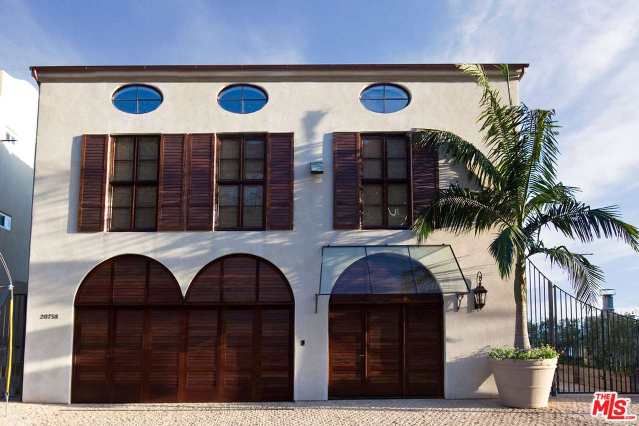 Architectural Beachfront Retreat on Las Flores Sands