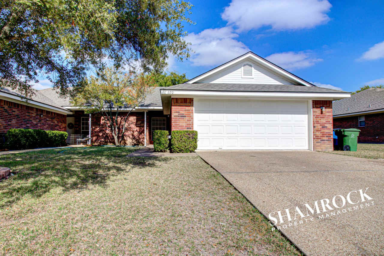 Duplex near Hewitt Post Office