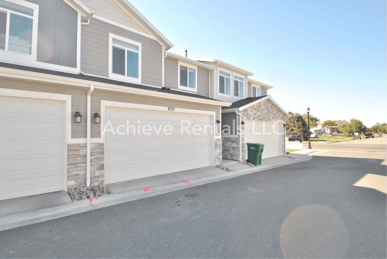 905 Robert Ave Layton