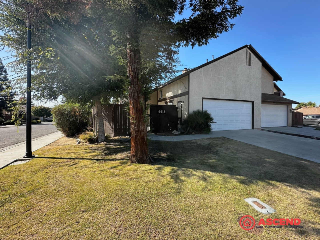 Charming Condo Located in HOA!