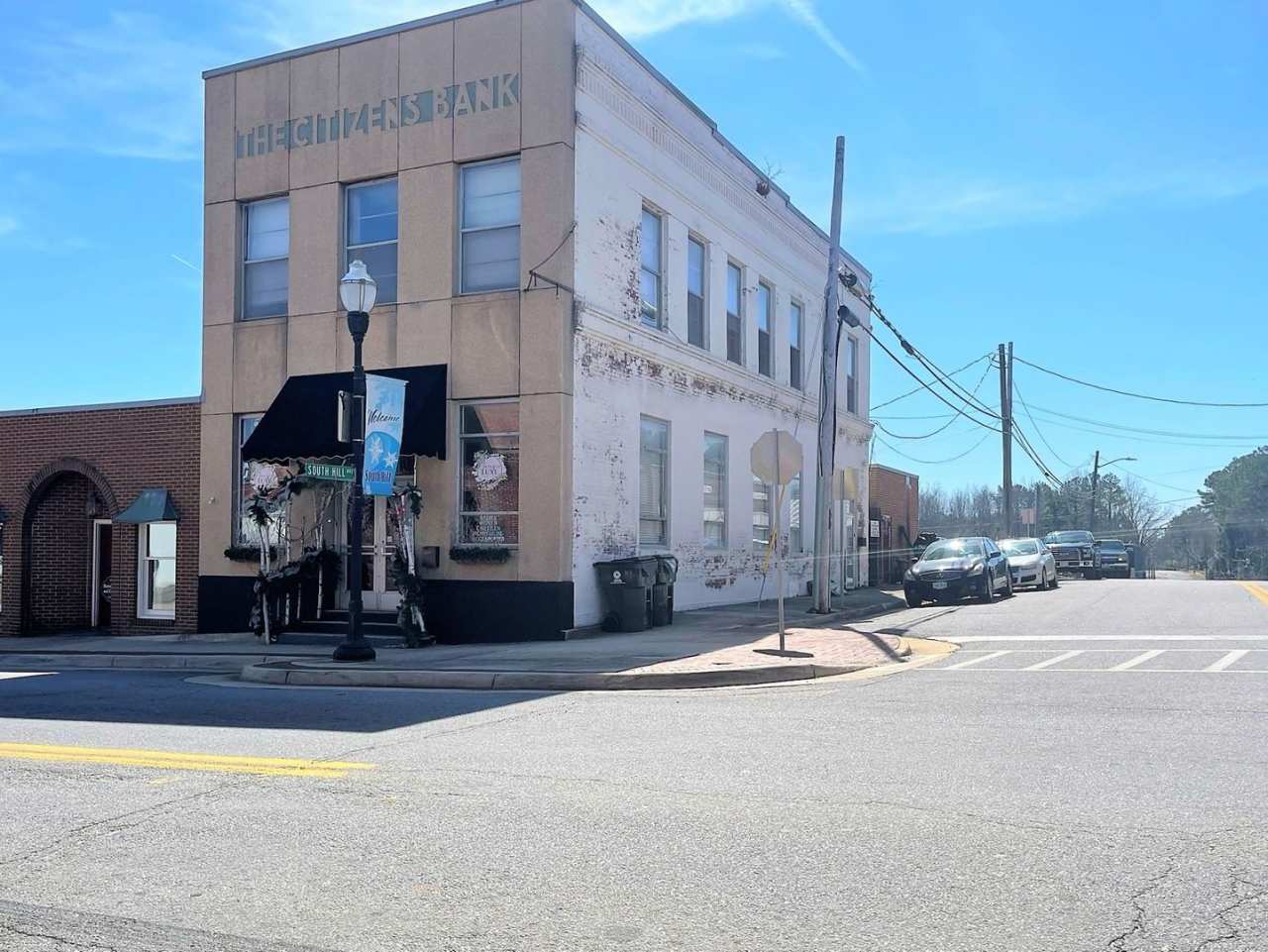 Downtown South Hill Apartment