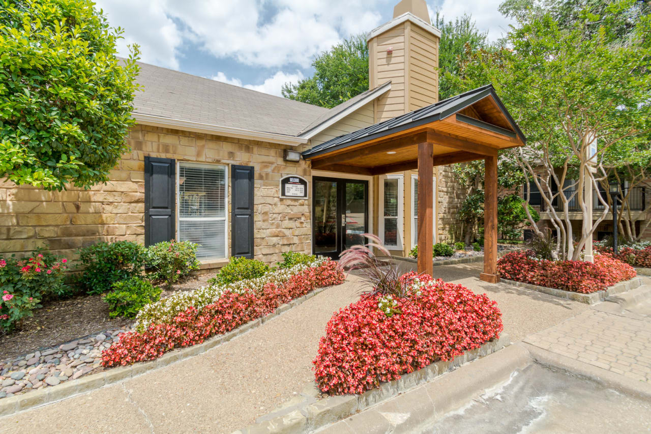 Woodchase Apartments