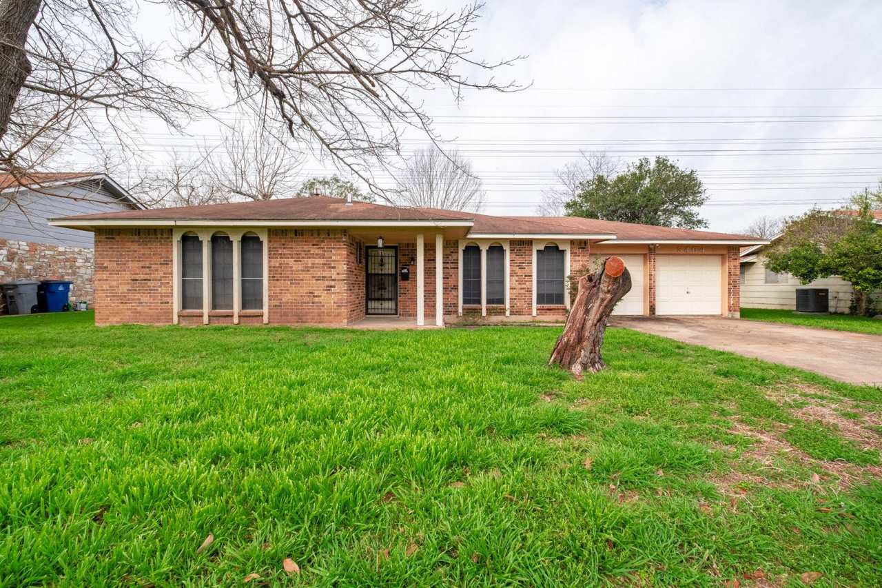Simple 3 Bedroom, 2 Bath Home in South Austin on Great Sized Lot!