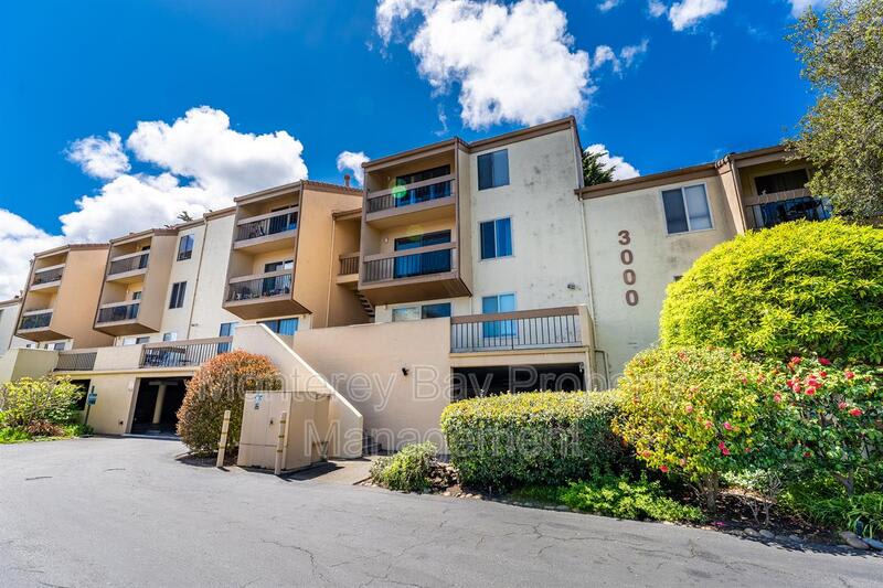 3204 Golden Oaks Ln.