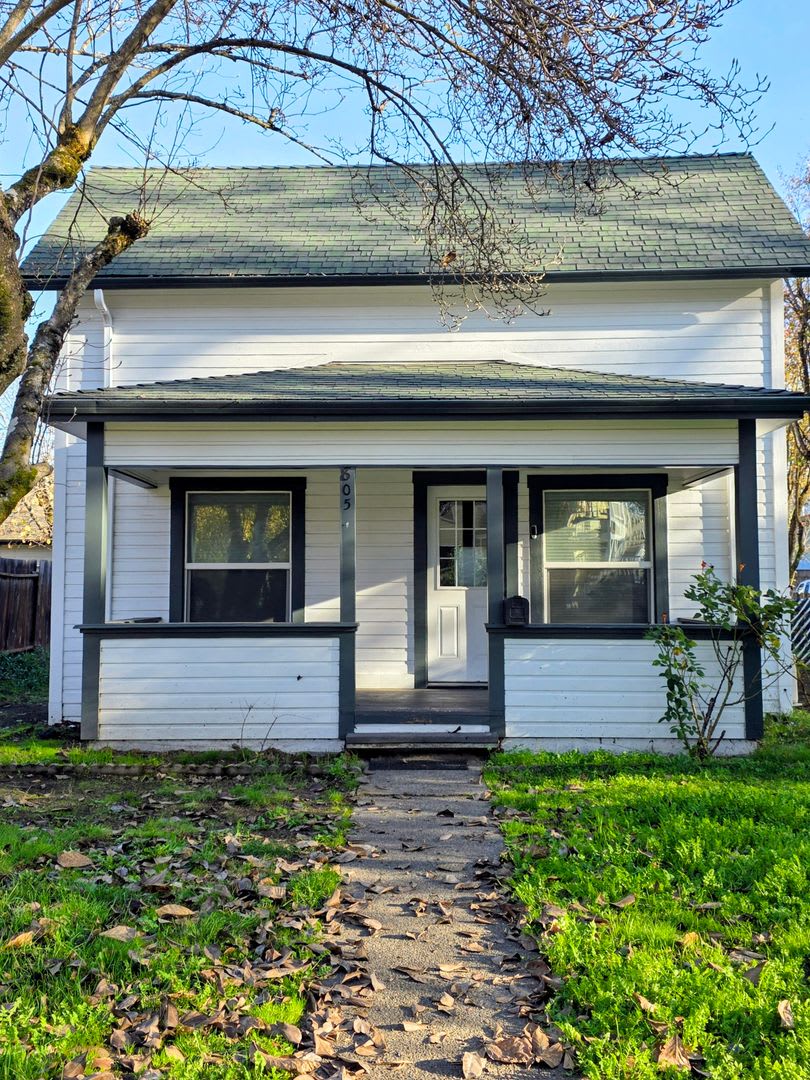 Close to River Access, and Historic Downtown Grants Pass