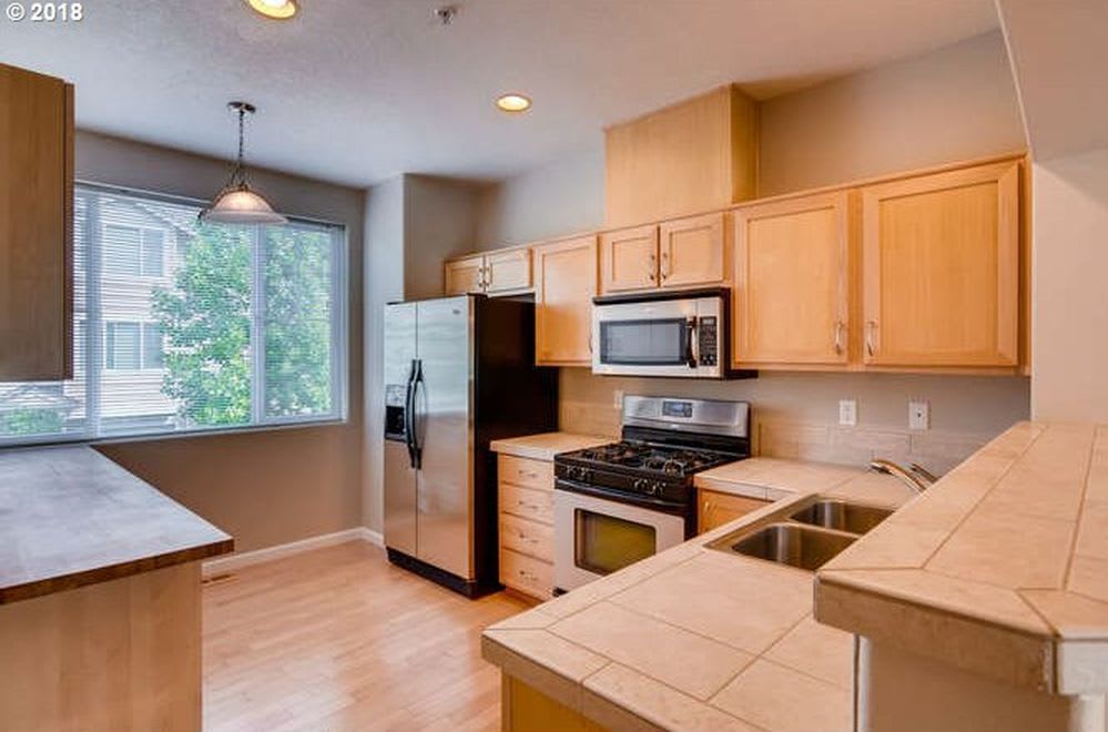 Beautiful Townhome Available in the Progress Ridge Subdivision in Beaverton - $500 MOVE IN SPECIAL!