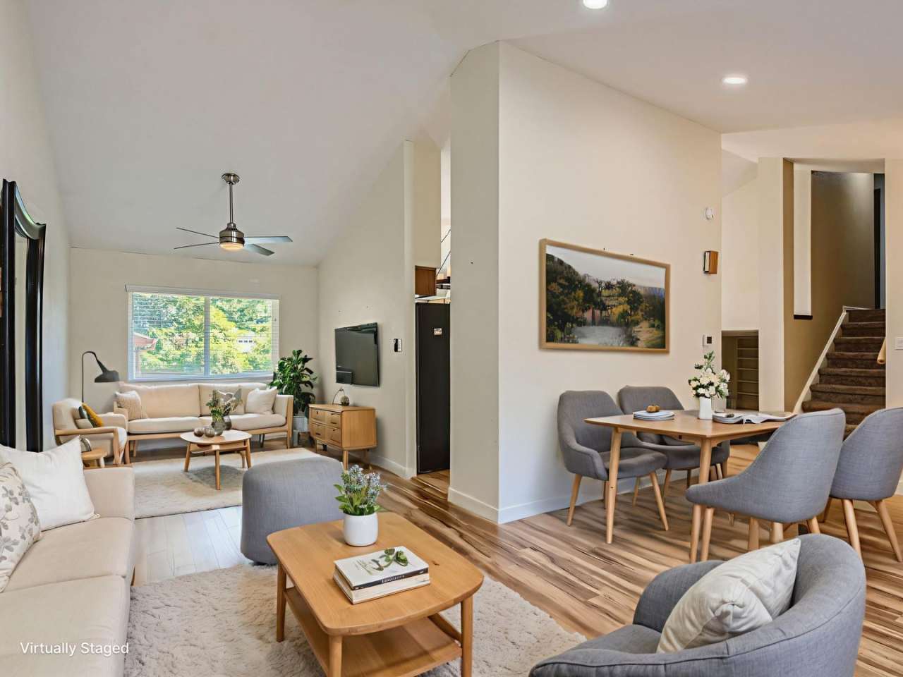 Charming 4 Bedroom 2.5 Bath in Lakewood!