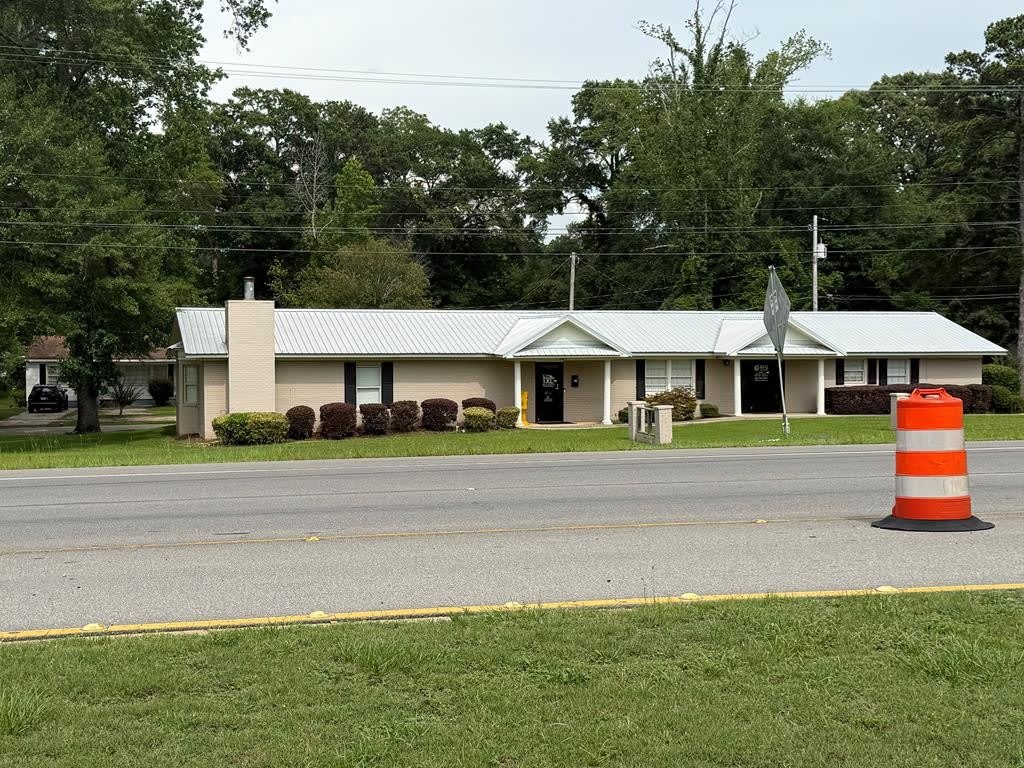 3306 Ross Clark Circle