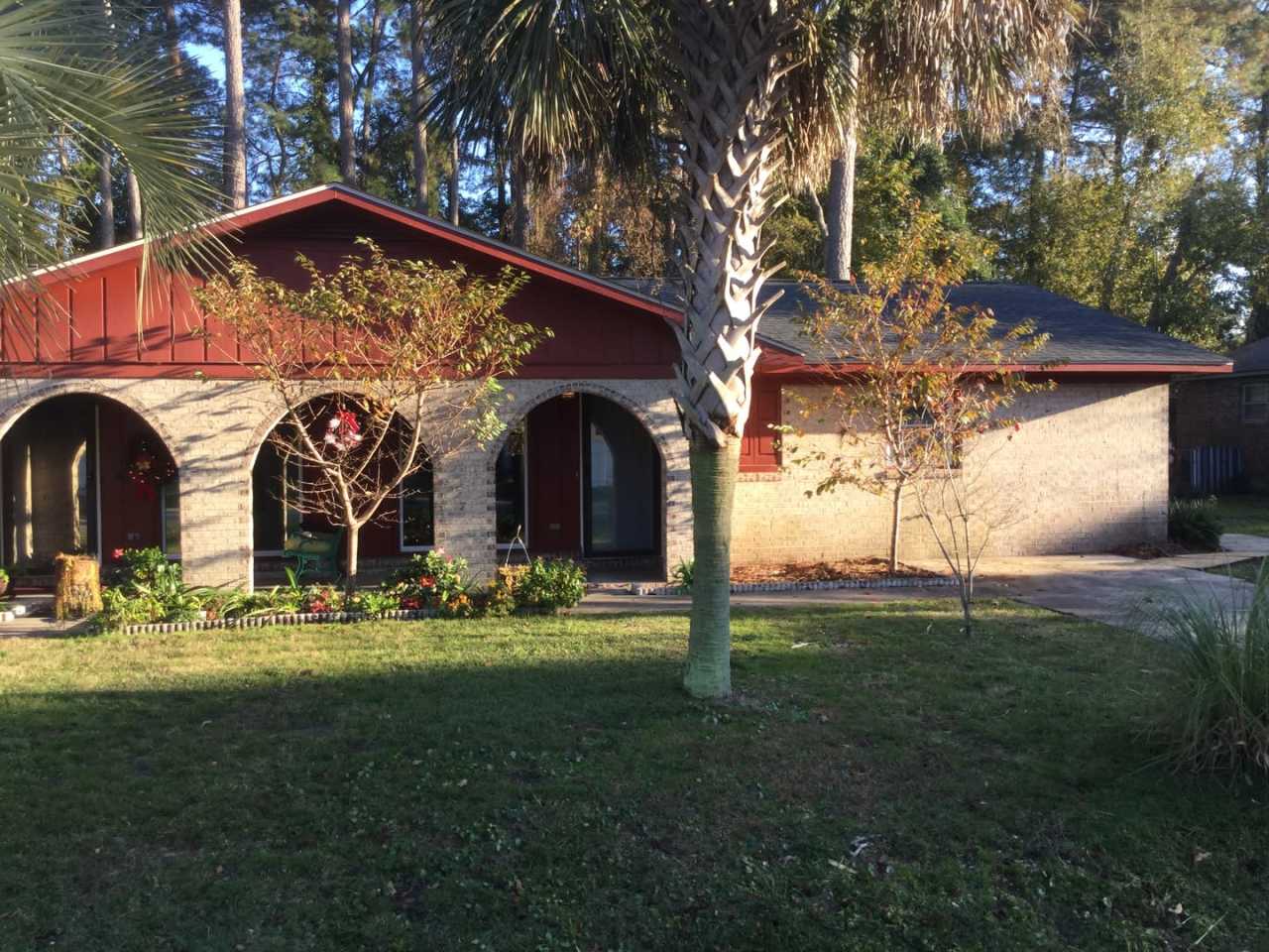 Pet Friendly! Three-bedroom Duplex Ranch Home in Surfside Beach! East of 17!
