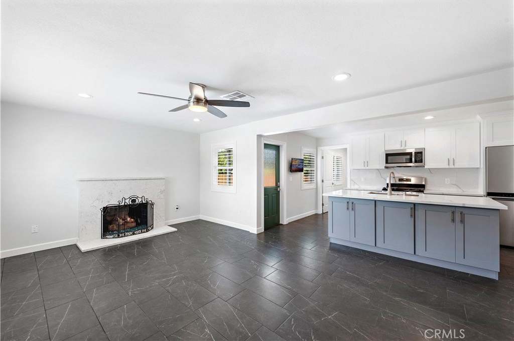 621 E Sycamore Avenue