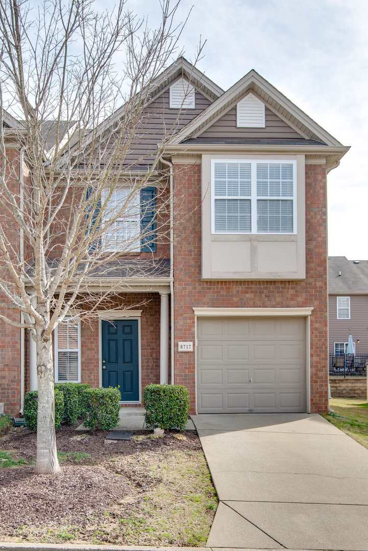 3 BR/2.5 BA Villas at Concord Place Townhome!!!