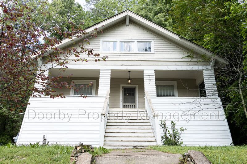 107 S Seminole Drive