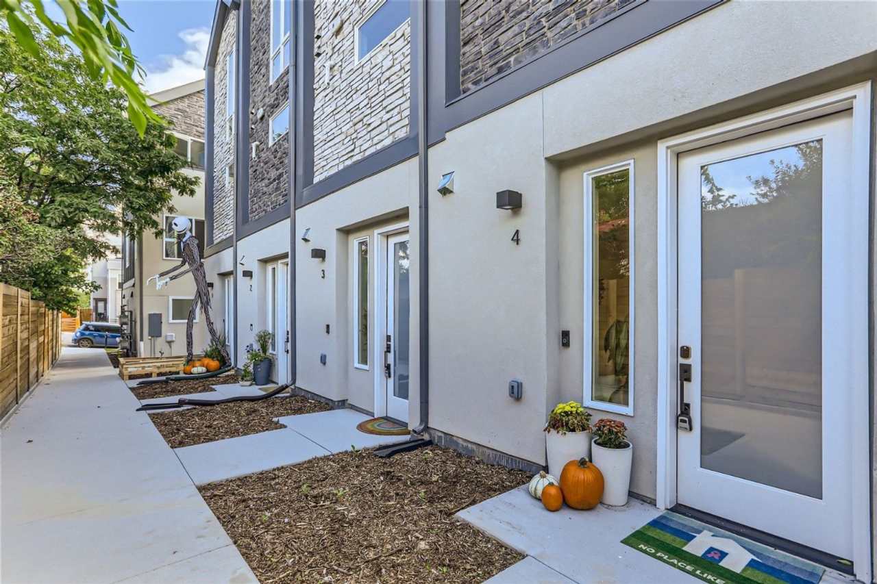 Luxe 2B/2.5B Townhome in Denver