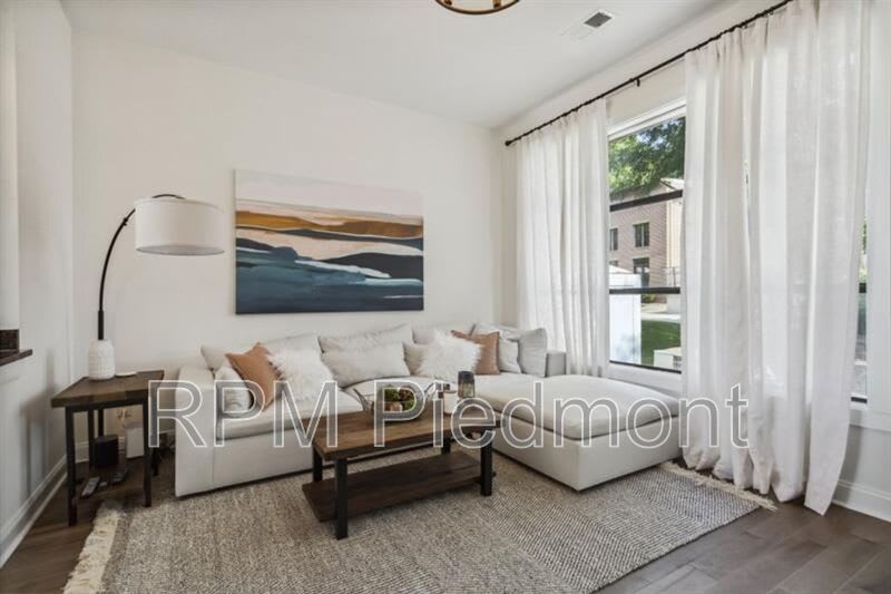 174 Chester Avenue SE