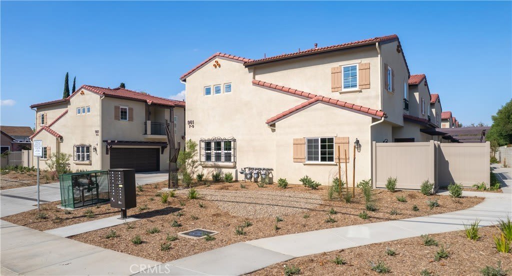 961 E Phillips Boulevard E