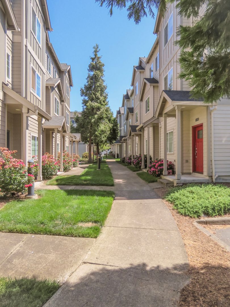 **No Rent Until February!! 2 Bedroom Townhome Available Now !! Inquire today for tour !