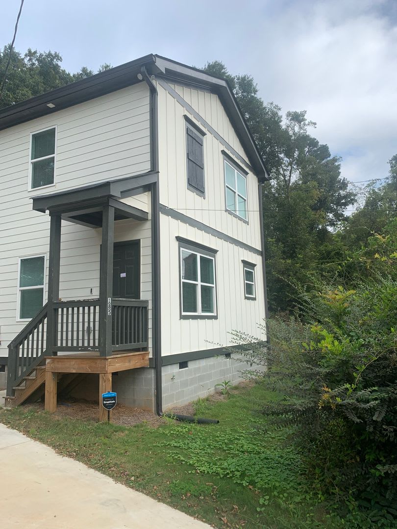 Pre-Lease! Available Near Downtown