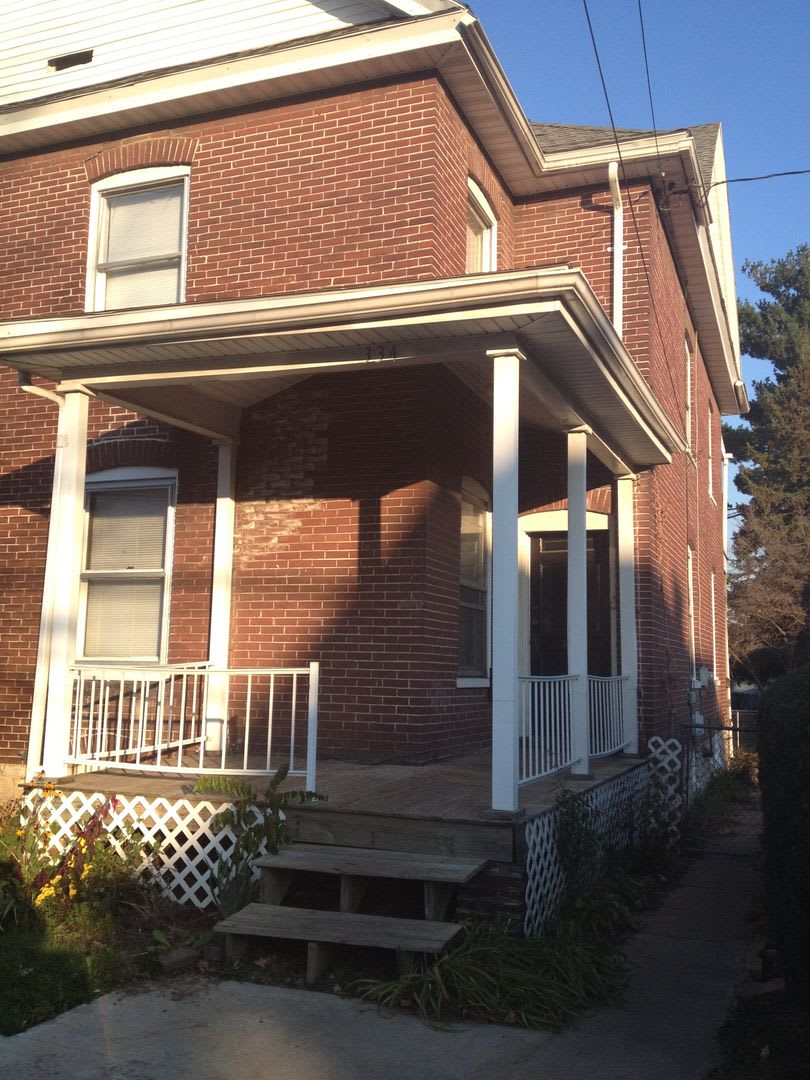 HUGE Half Duplex in Great Location